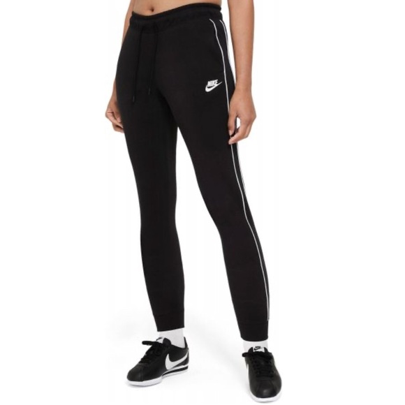 Nike Sportswear Jogger - Picture 1 of 9
